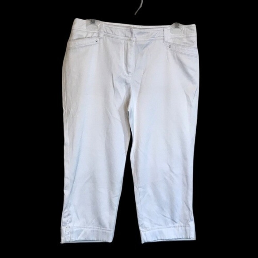 Zac & Rachel Zip Front Capris 4 Pocket Button Trim Accents at Hem White